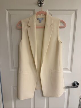 DYLAN GRAY Sleeveless Blazer Vest in Cream
